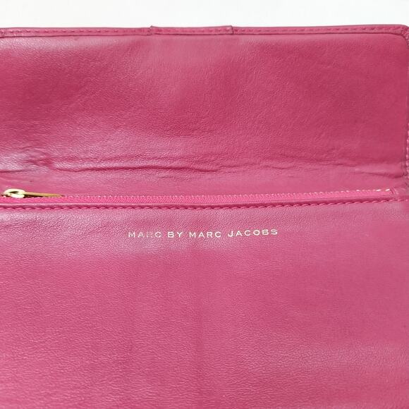 Marc by Marc Jacobs Red Leather Turnlock Credit Card ID Windows Trifold Wallet - Picture 12 of 16